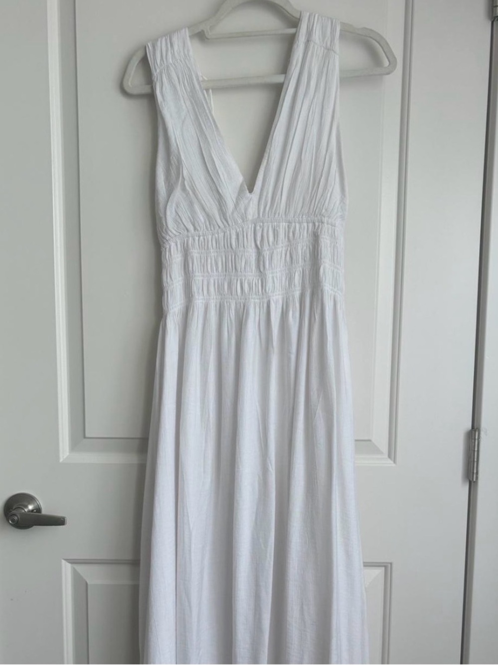 Abercrombie & Fitch White V-Neck Smocked Waist Maxi Dress